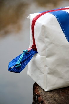 große Segeltuch Kulturtasche mit blauer 5